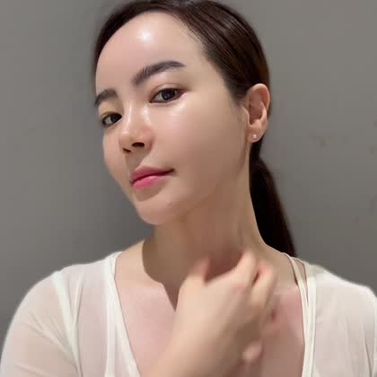Coco demonstrating neckline