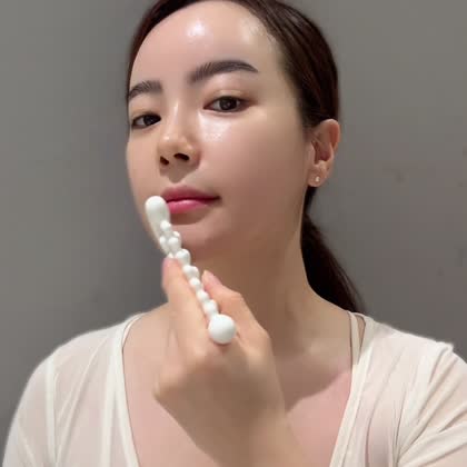Coco demonstrating jawline