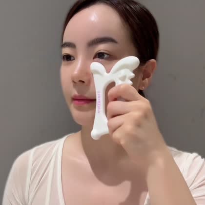 Coco demonstrating under-eye