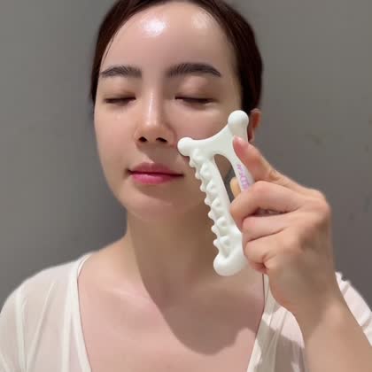 Coco demonstrating nose and cheek points